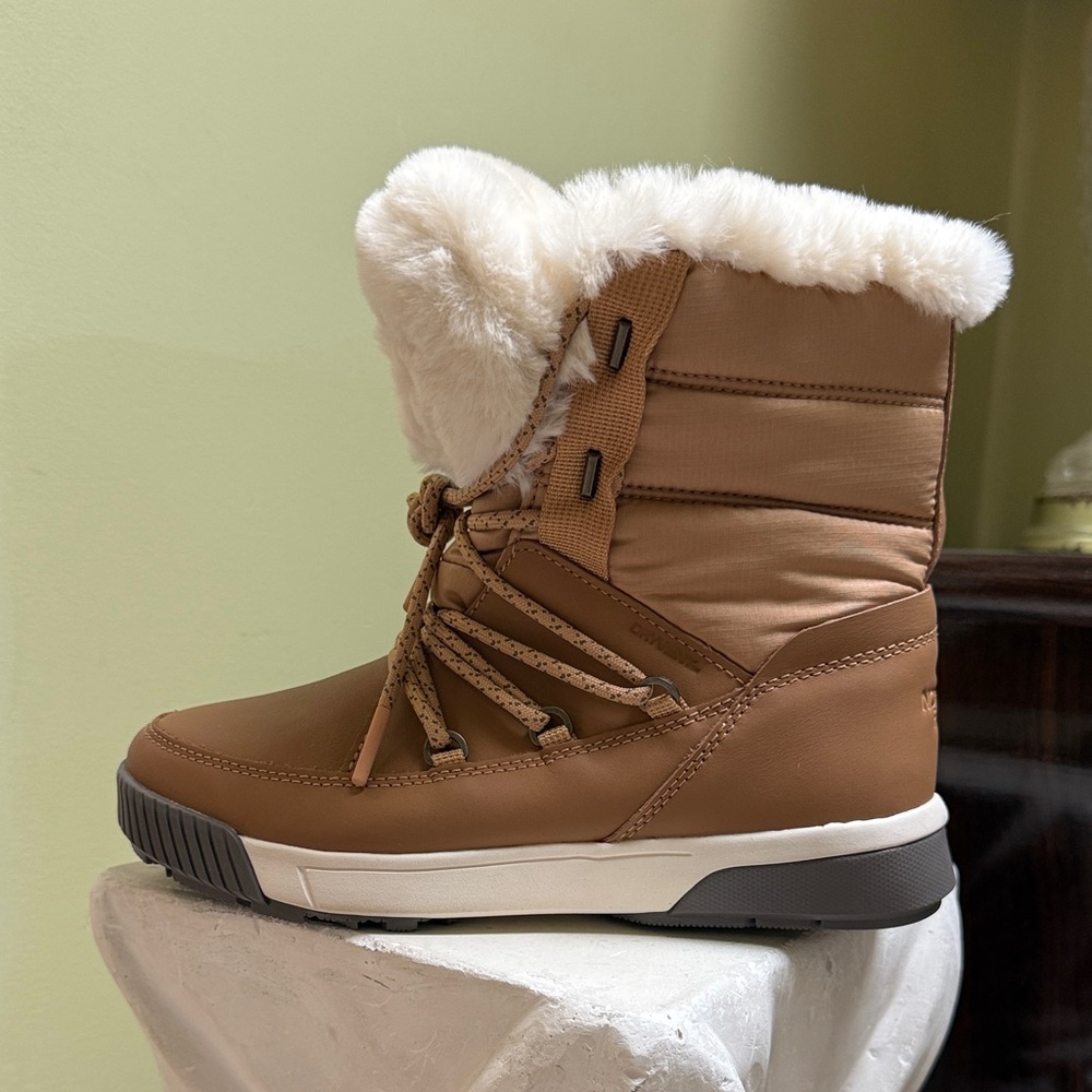The North Face Sierra Luxe Waterproof Almond Butter/Falcon Brown size 5 H19N6